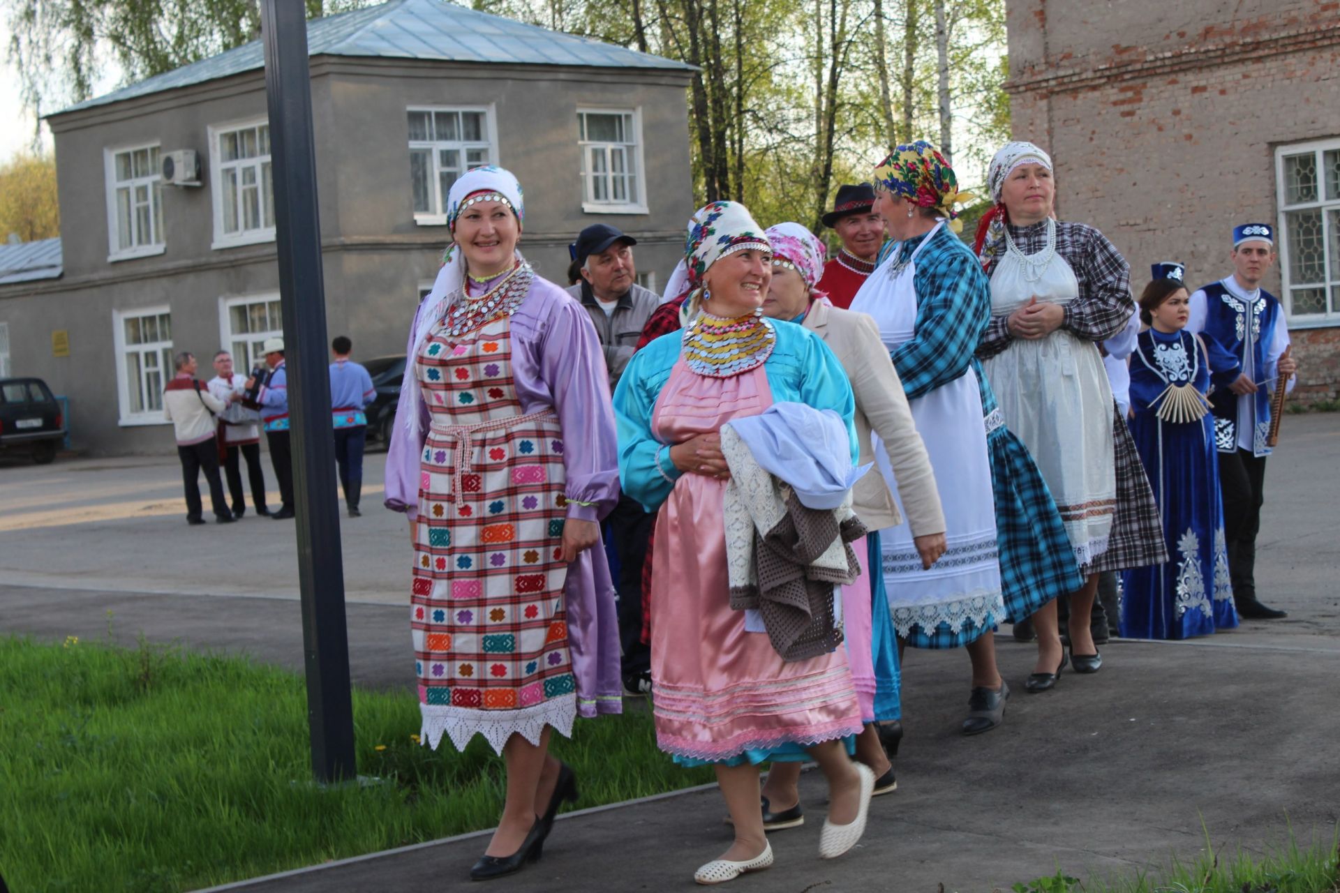 Парад национальных костюмов и фестиваль гармонистов.