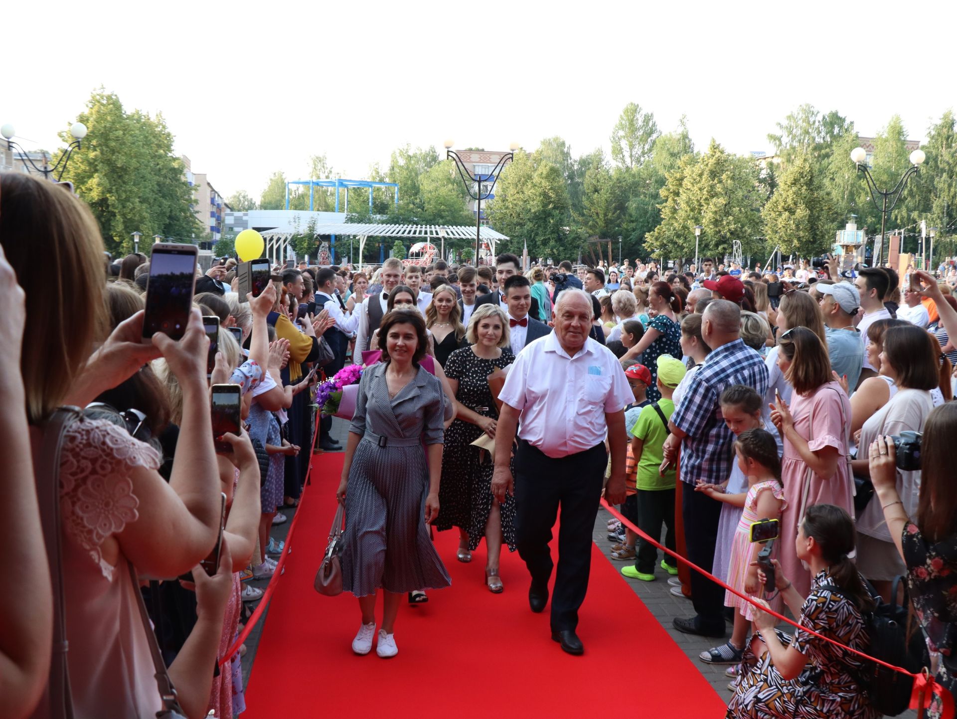 В Менделеевске выпустились 113 учащихся школ города и района