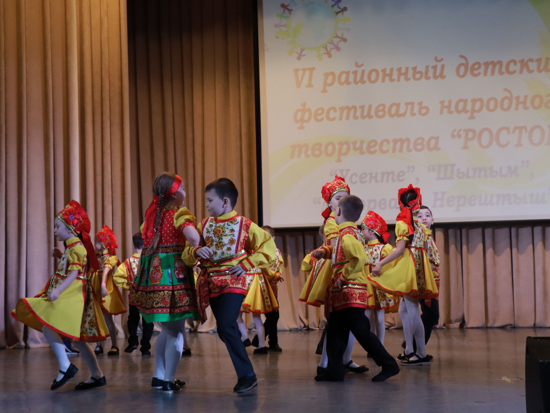 Гала-концерт VI районного детского фестиваля народного творчества «Росток»