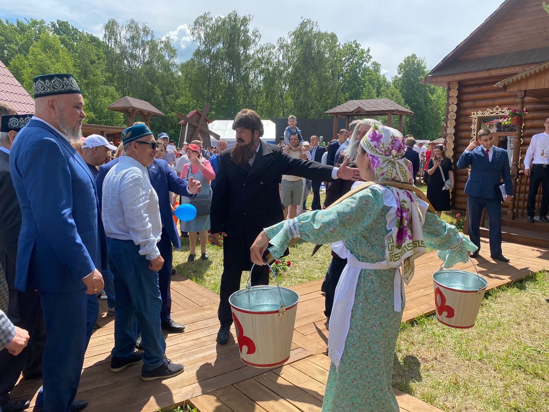 Атмосфера республиканского Сабантуя и Менделеевского подворья