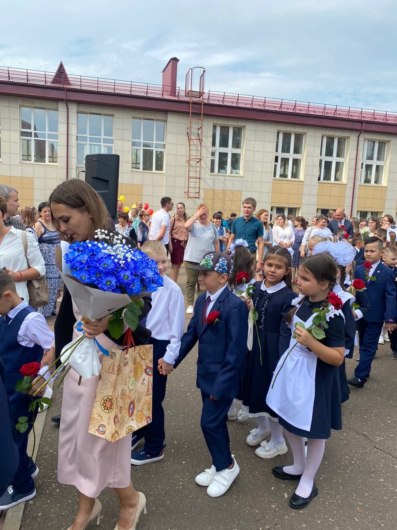 В Менделеевске как и по всей стране прошли школьные линейки