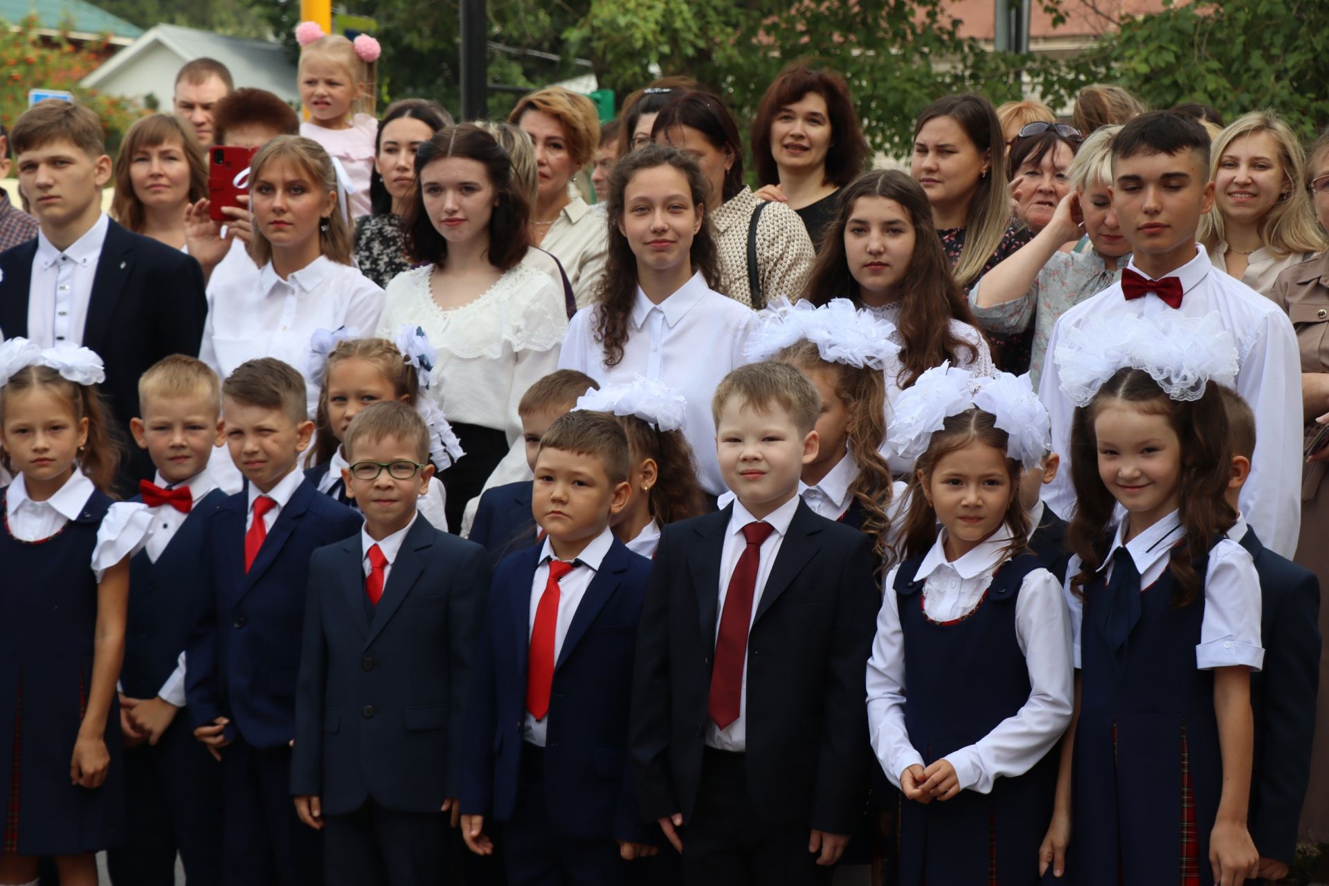 В Менделеевске как и по всей стране прошли школьные линейки