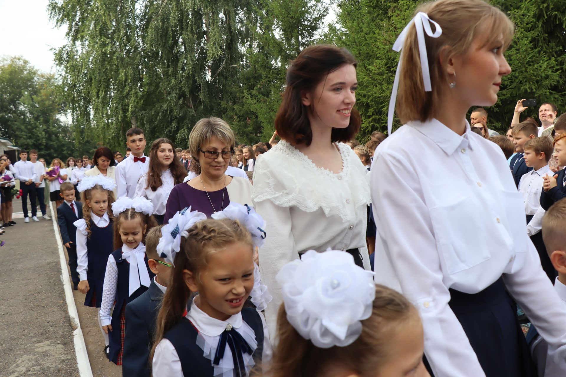 В Менделеевске как и по всей стране прошли школьные линейки