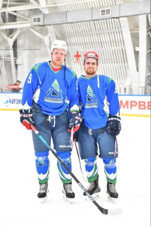 Хоккейная команда «Аммоний» взяла «серебро» Чемпионата ОЛХ 18