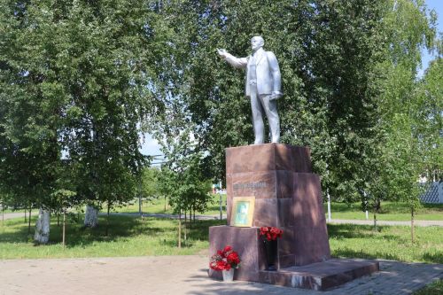 Ленинский сквер и территория Вечного огня