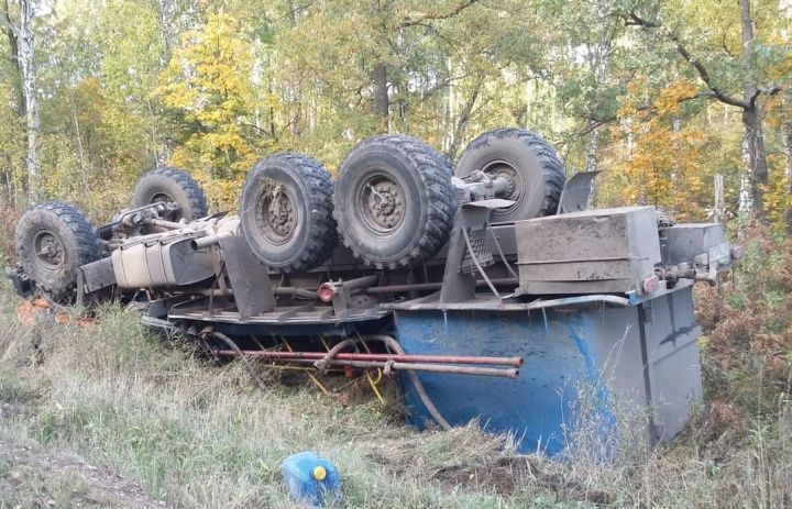 В Татарстане погиб водитель вылетевшего в кювет «КАМАЗа»