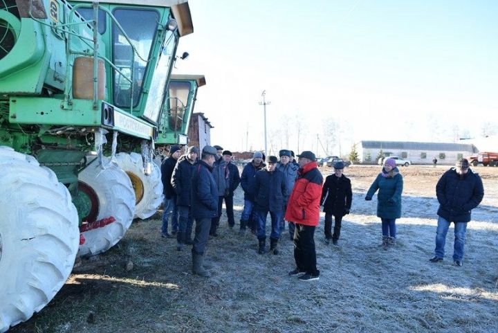 В Менделеевском районе оценили качество постановки сельхозтехники на зимнее хранение