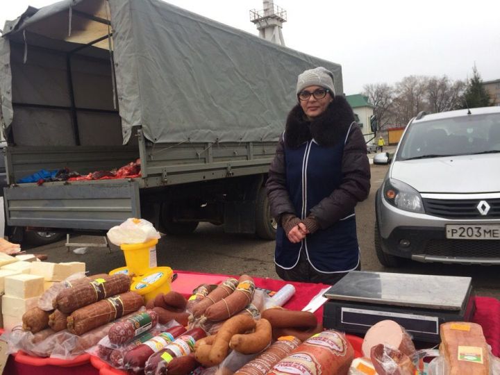 В Менделеевске состоялись ярмарка и концерт, посвящённые праздникам