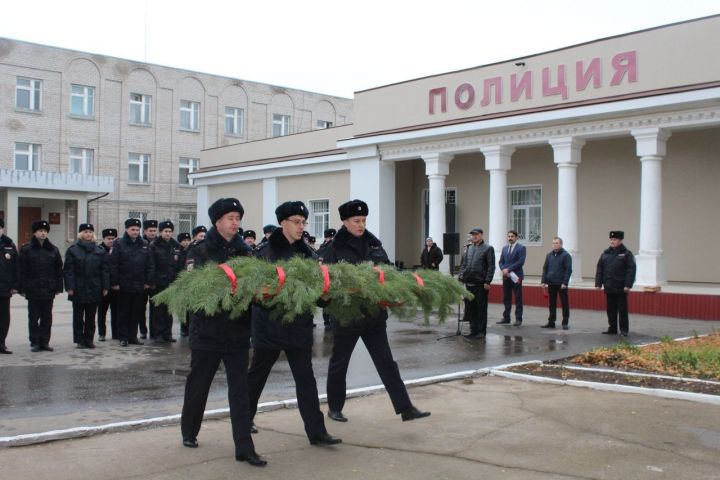 В Менделеевске отметили День памяти сотрудников органов внутренних дел России