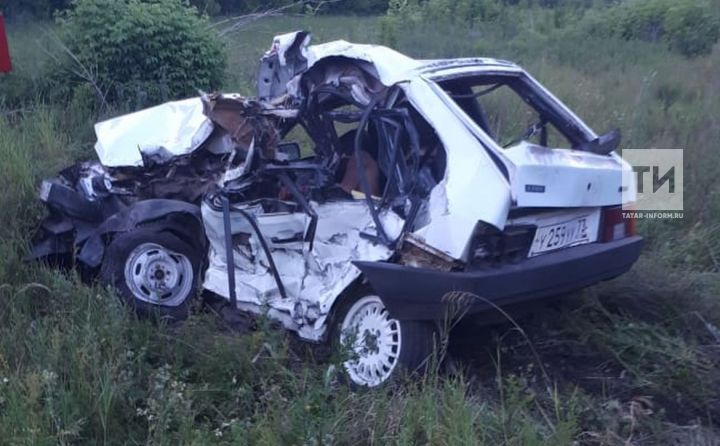 В Татарстане при столкновении поезда и «девятки» погибли четыре человека