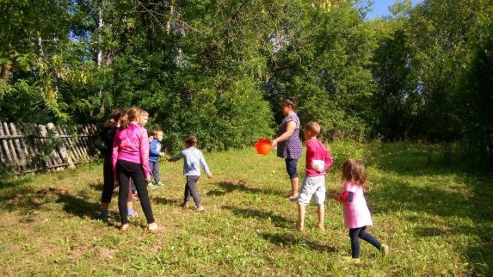 В Яблочный Спас в Новом Кокшане сыграли в «Поле чудес»