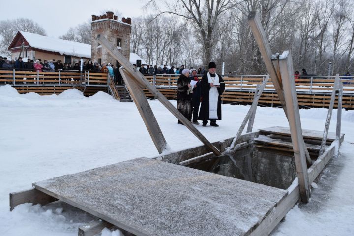 Напоминаем менделеевцам правила купания в проруби на Крещение