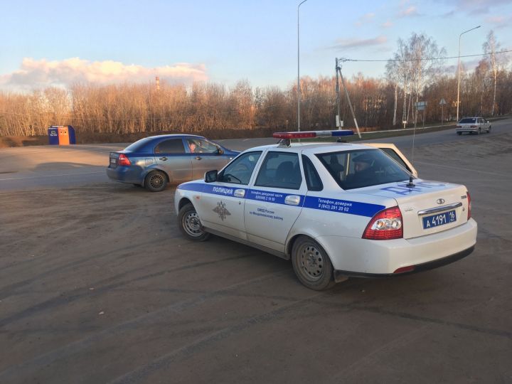 Менделеевских водителей проверяли на наличие неоплаченных долгов прямо на дороге