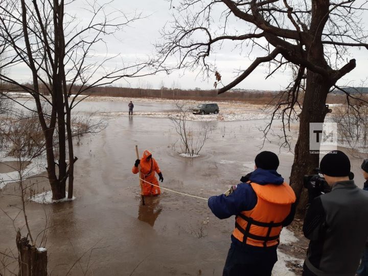 Два рыбака из Менделеевска оказались в ледяной ловушке