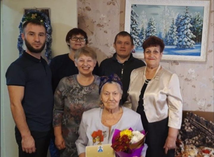 Менделеевчанка Мария Попова отметила 90-летие