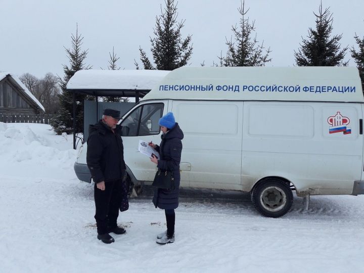 Мобильная клиентская служба Пенсионного фонда продолжает выезды по району