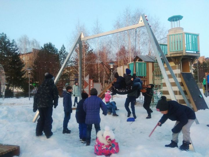 Новыми игровыми элементами оборудовали детский городок в парке «Дружба»