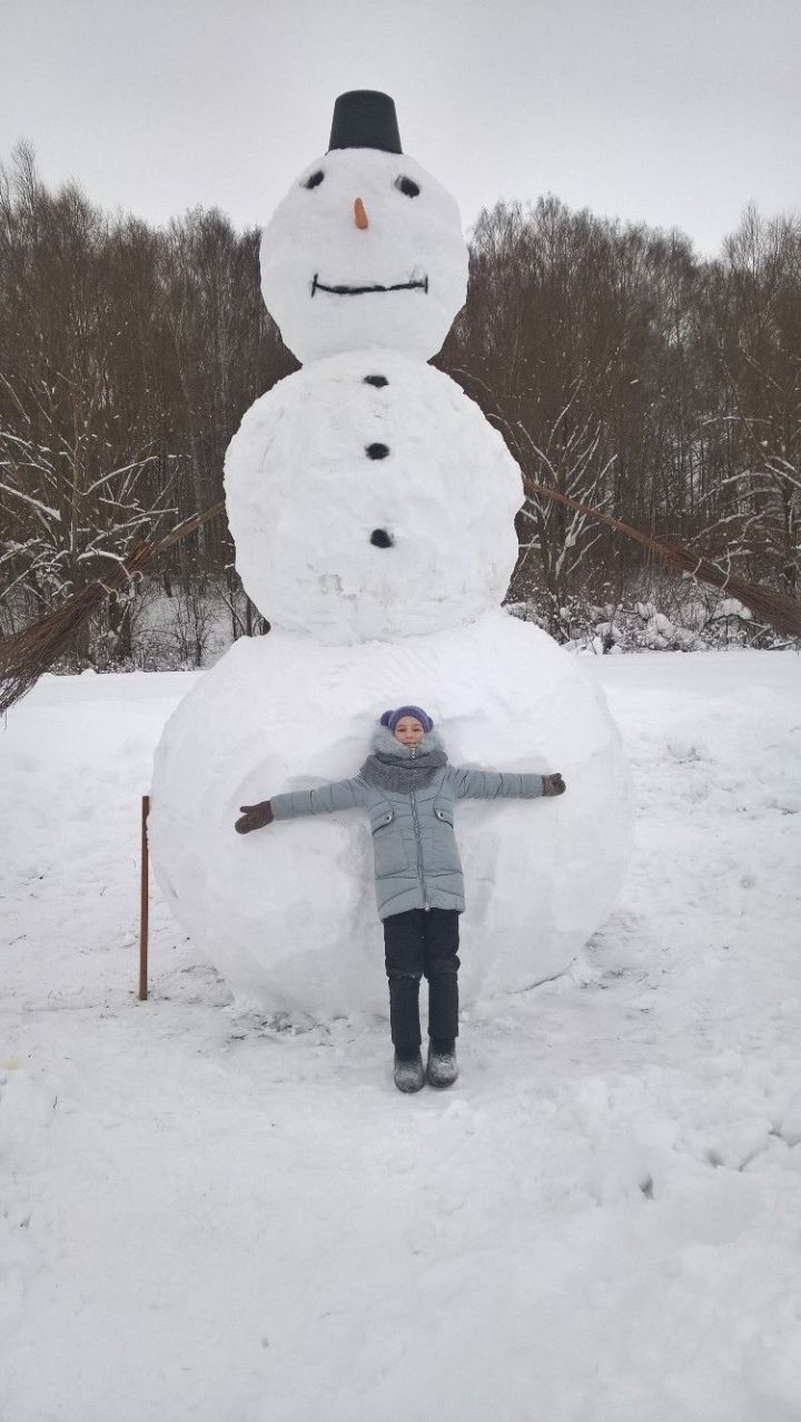 В Менделеевском районе слепили снеговика-гиганта