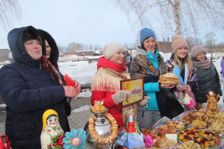 В Менделеевске встретили Масленицу