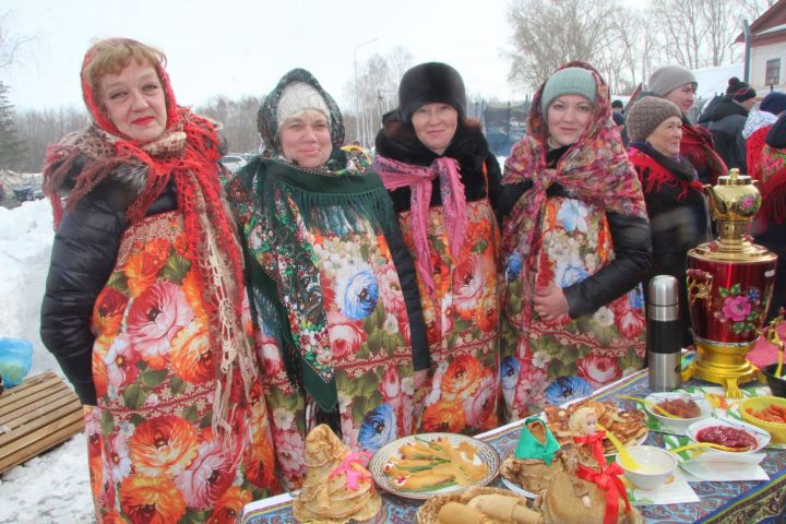 В Менделеевске встретили Масленицу