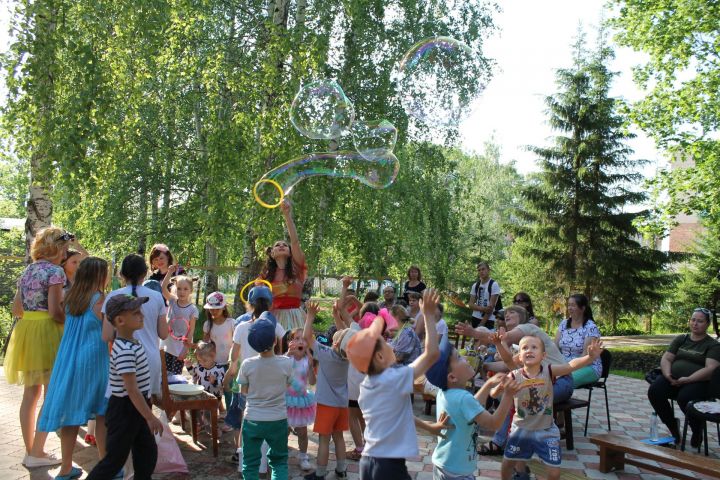 Центр «Берег Надежды» провёл яркий праздник «Радуга детства»