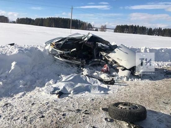 В Татарстане в жутком ДТП погибли мать и сын