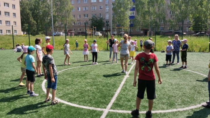 Сотрудники ЦДТ организовали спартакиаду «Быстрее, выше, сильнее» для детей