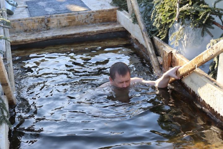 Православные менделеевцы отметили Крещение Господне погружением в купели