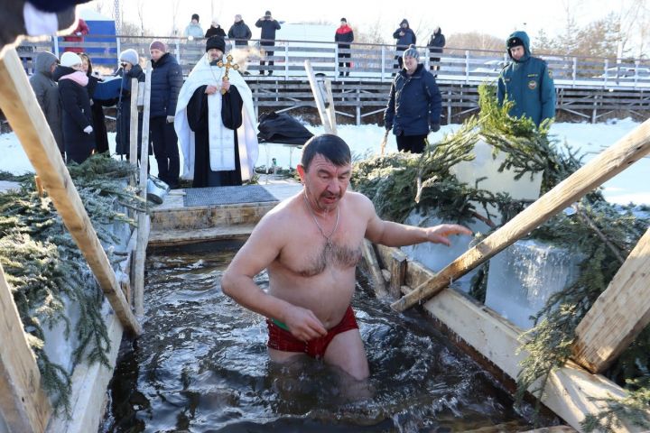 Православные менделеевцы отметили Крещение Господне погружением в купели