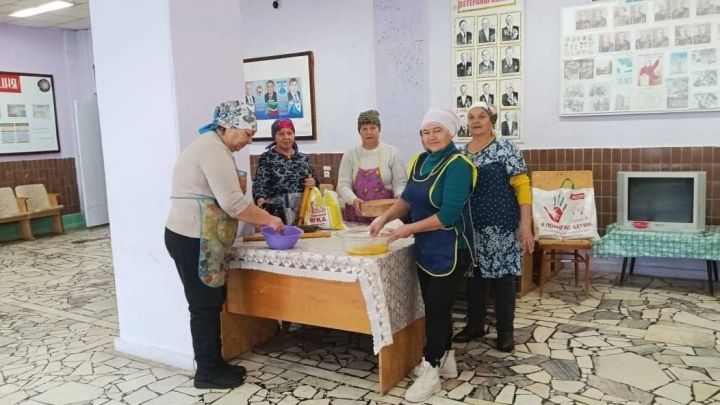 В селе Тихоново жительницы подготовили домашнюю лапшу для отправки в зону СВО