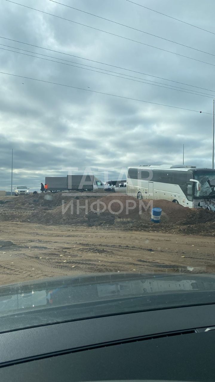 На трассе М7 под Мензелинском столкнулись два автобуса