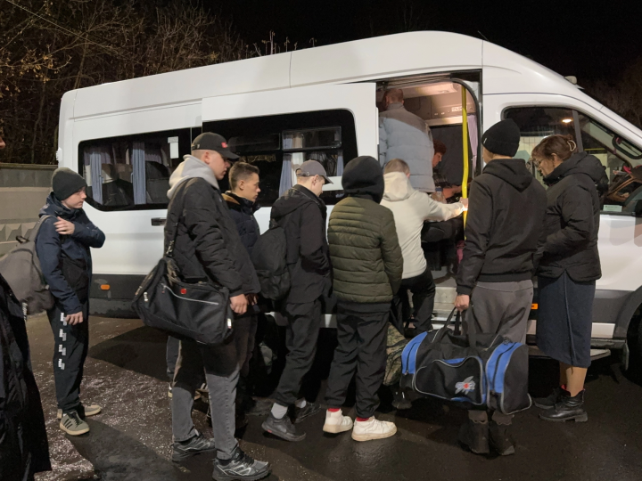 В Менделеевске отправили первых призывников, получивших повестки в ходе осеннего призыва