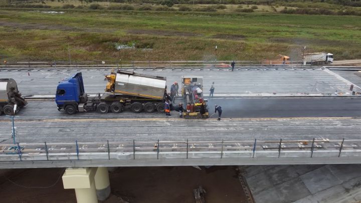 Начались работы по устройству дорожного покрытия на мосту через Каму в Татарстане