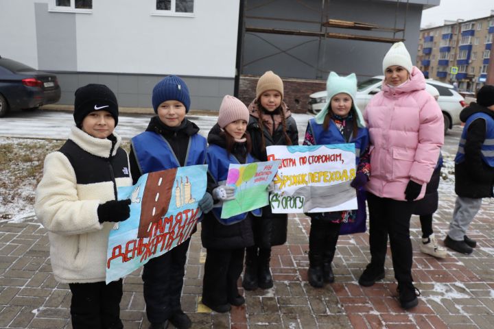 Они могли бы жить: акция памяти жертв ДТП прошла в Менделеевске