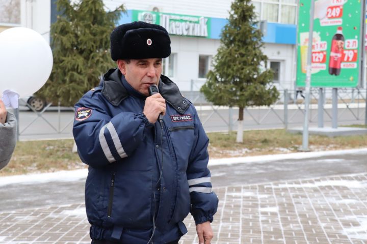 Они могли бы жить: акция памяти жертв ДТП прошла в Менделеевске