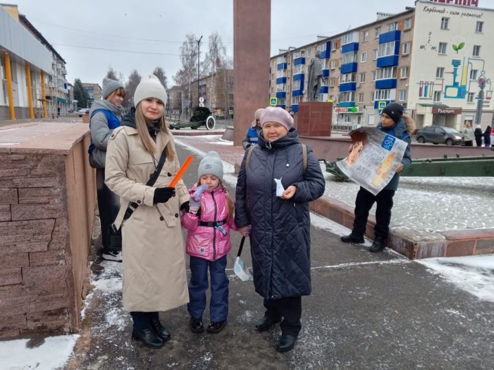 Пешеходам Менделеевска напомнили о безопасности на дорогах