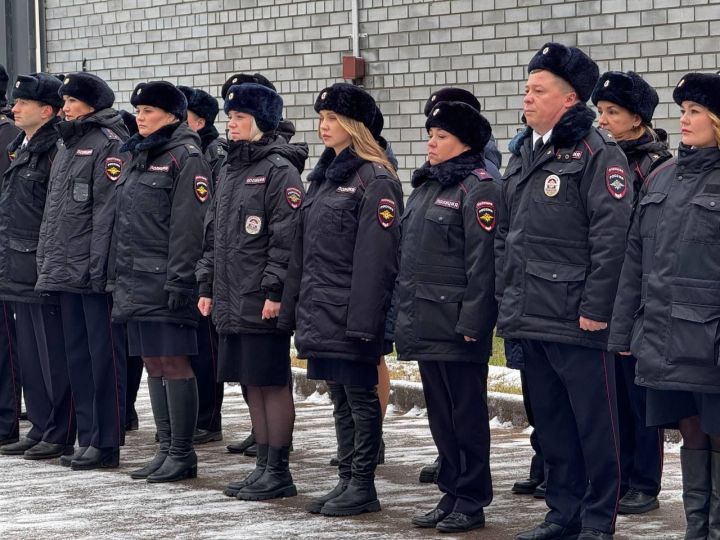 В Менделеевске почтили память погибших на службе сотрудников МВД