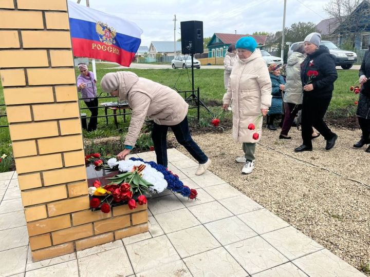 В деревне Карманково прошёл торжественный митинг, посвящённый Дню Победы