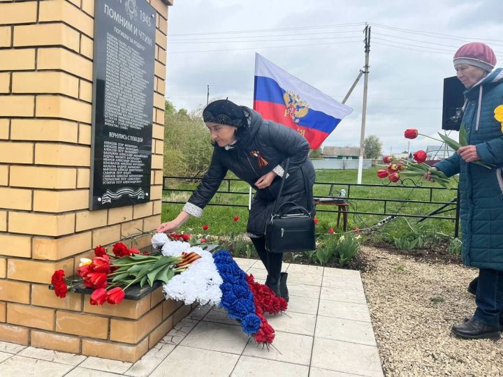 В деревне Карманково прошёл торжественный митинг, посвящённый Дню Победы