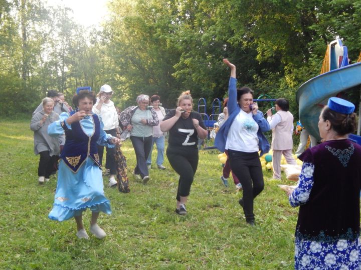 Весело задорно прошел вечерний Сабантуй в деревне Тат.Текашево