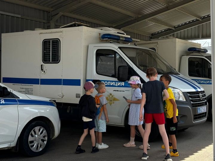 Менделеевские школьники побывали на экскурсии в отделе полиции