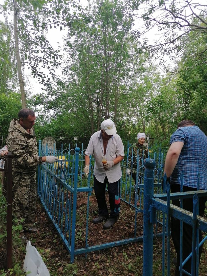 В Менделеевске привели в порядок могилу матери Героя Советского Союза