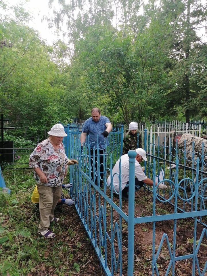 В Менделеевске привели в порядок могилу матери Героя Советского Союза