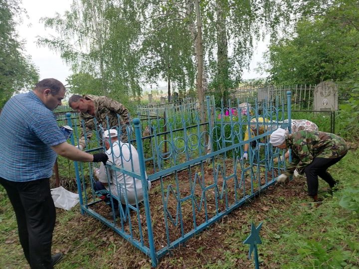 В Менделеевске привели в порядок могилу матери Героя Советского Союза