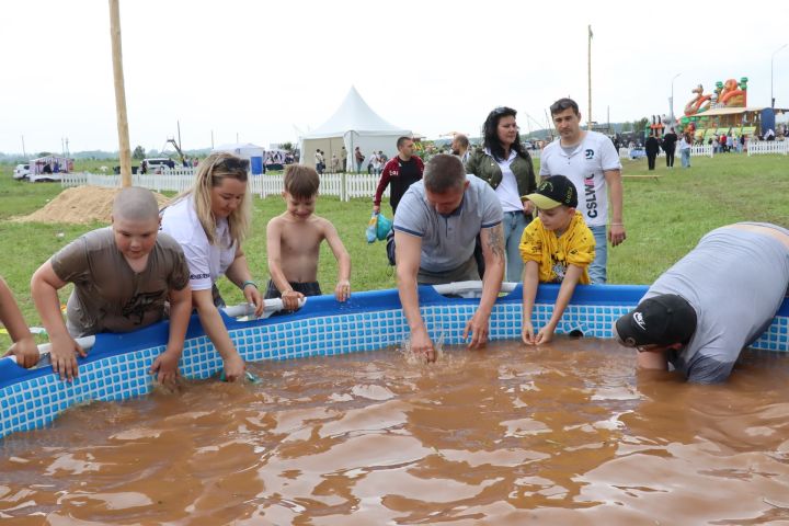 Национальные подворья, состязания, игры, концерт: менделеевцы весело, ярко и дружно отметили национальный татарский праздник Сабантуй