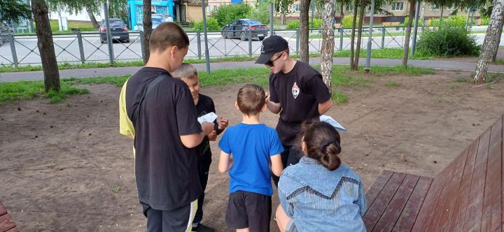 В парке «Дружба» активисты центра «Форпост» провели квест-игру по правилам дорожного движения «Добрая дорога детства»