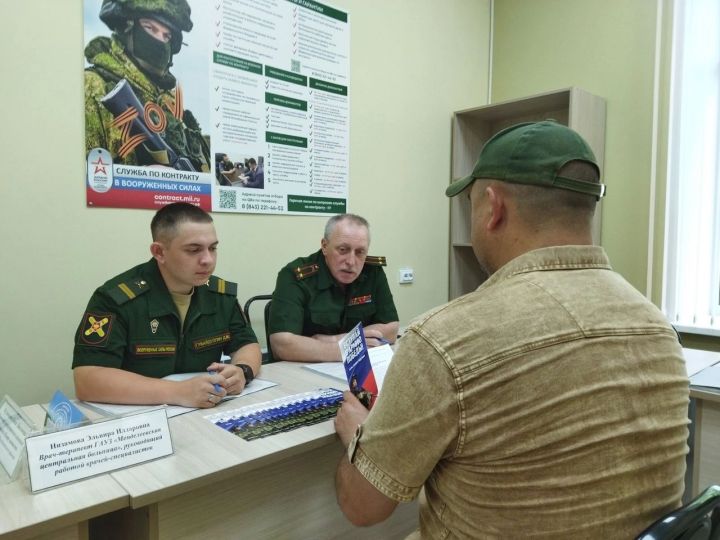 Менделеевцы хотят внести свой вклад в Победу и активно записываются на военную службу по контракту