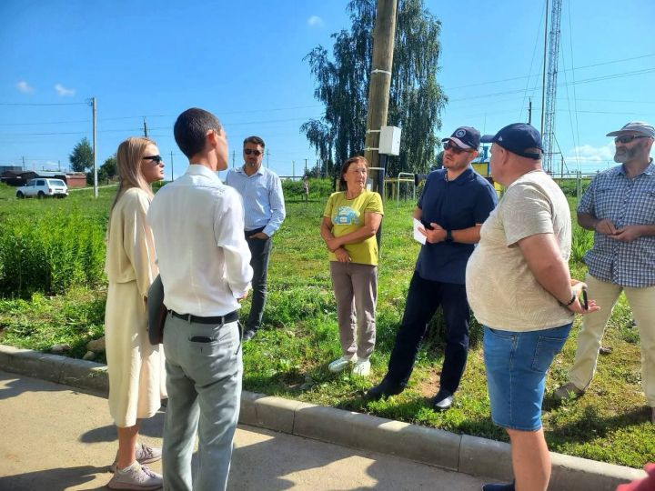 Куратор программы «Наш двор» и начальник ГЖИ РТ посетили Менделеевск