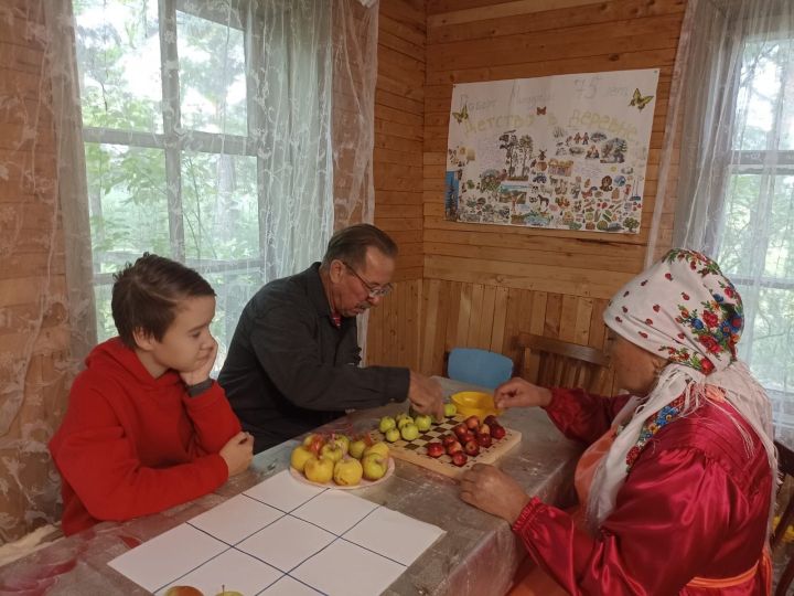 Праздник Яблочного Спаса прошел в Новом Кокшане