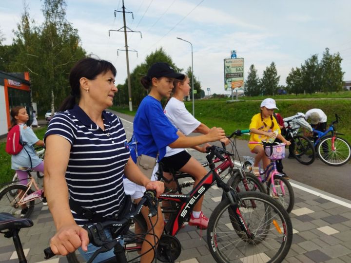 В Менделеевске провели занимательную велоэкскурсию, посвящённую Дню города